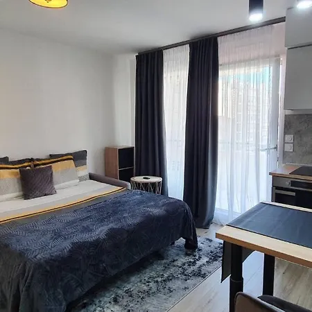 Charming 1-bedroom With Free Parking アパート