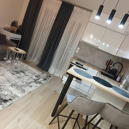 Charming 1-bedroom With Free Parking アパート *