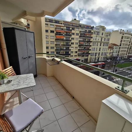 Charming 1-bedroom With Free Parking *