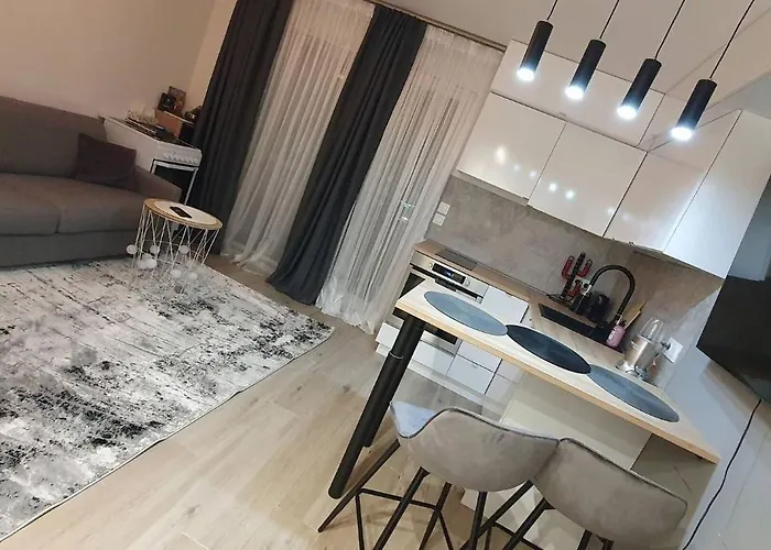 Charming 1-bedroom With Free Parking Apartman *