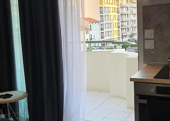 Apartman Charming 1-bedroom With Free Parking Nizza