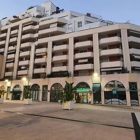 Апартаменты Charming 1-bedroom With Free Parking *