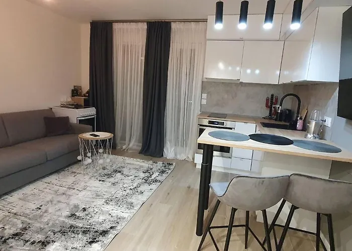 Charming 1-bedroom With Free Parking * ניס