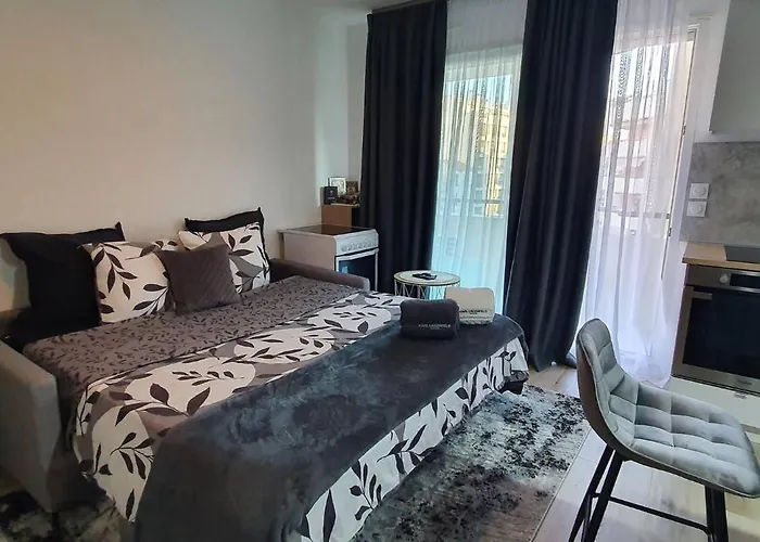 Charming 1-bedroom With Free Parking * ניס