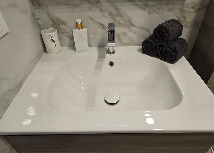 דירה Charming 1-bedroom With Free Parking