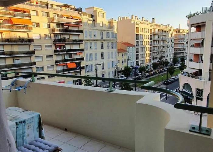 דירה Charming 1-bedroom With Free Parking ניס