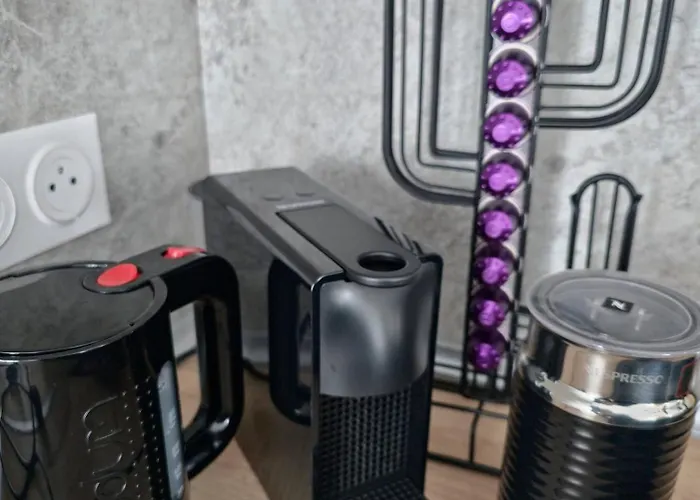 Charming 1-bedroom With Free Parking Apartment *